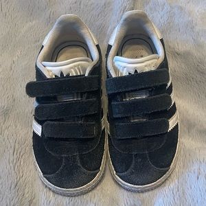 Black/white velcro Adidas kids shoes
